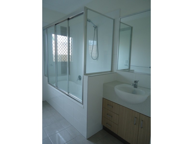 2/42 Greenup Street, Redcliffe QLD 4020