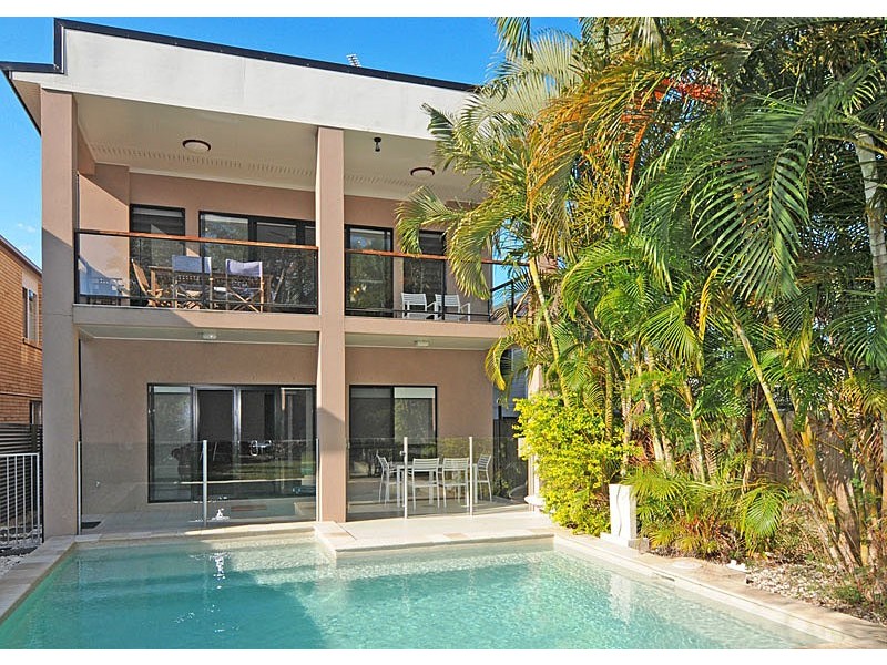 1 Peterson St, Scarborough QLD 4020