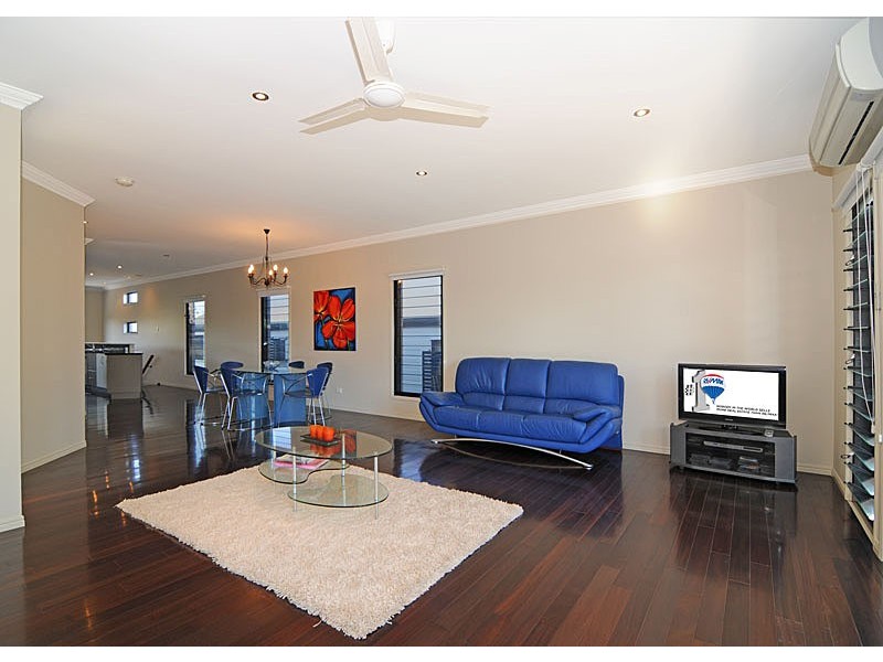 1 Peterson St, Scarborough QLD 4020