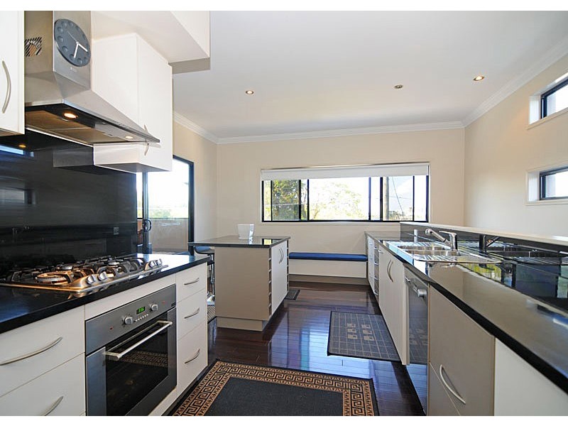 1 Peterson St, Scarborough QLD 4020