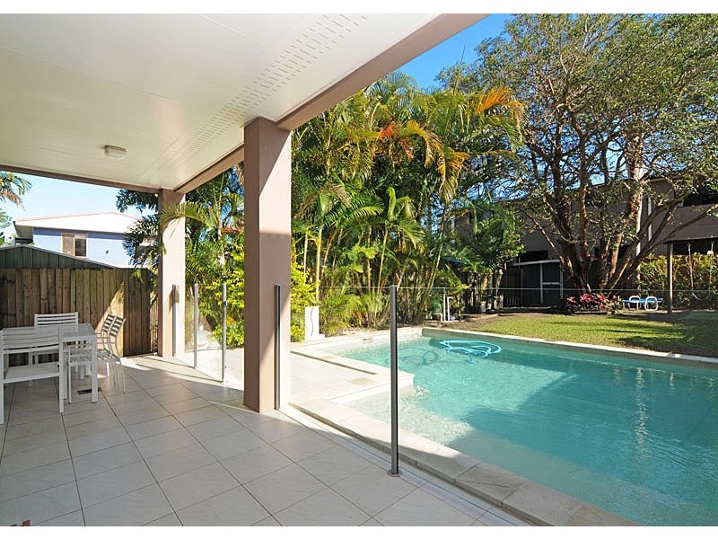 1 Peterson St, Scarborough QLD 4020