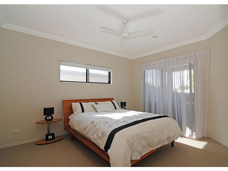 1 Peterson St, Scarborough QLD 4020