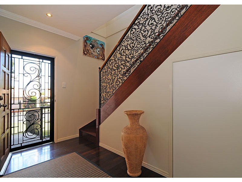 1 Peterson St, Scarborough QLD 4020