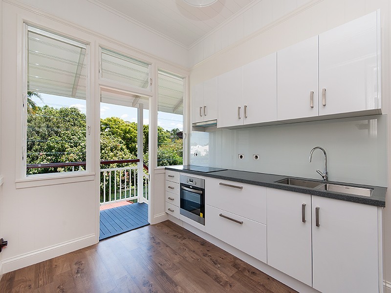 2/51 Perkins Street, Sandgate QLD 4017