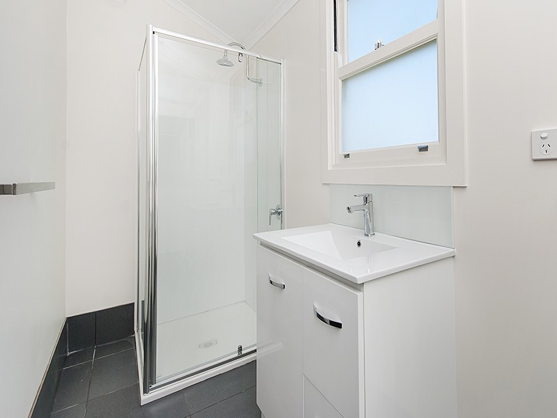 2/51 Perkins Street, Sandgate QLD 4017