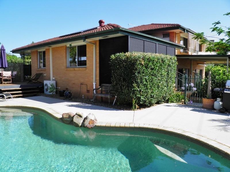 6B Hawthorne St, Woody Point QLD 4019