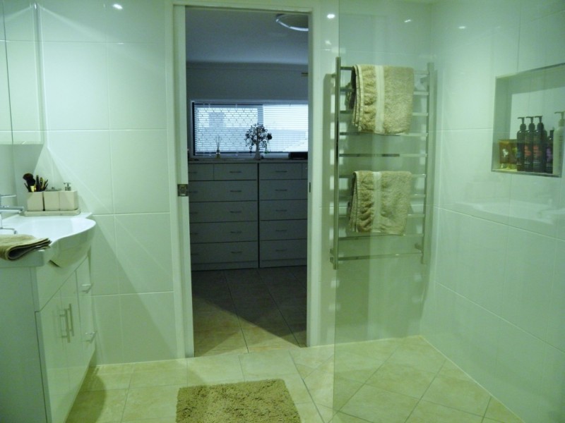 6B Hawthorne St, Woody Point QLD 4019