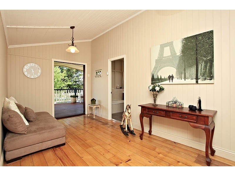 11 Watson St, Clontarf QLD 4019