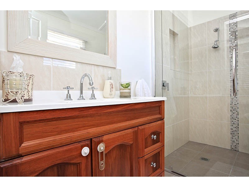 11 Watson St, Clontarf QLD 4019