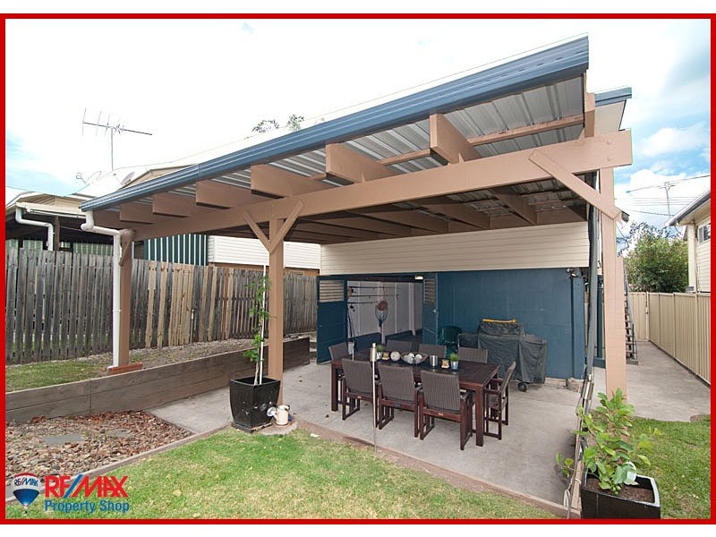 16 Pikett Street, Clontarf QLD 4019