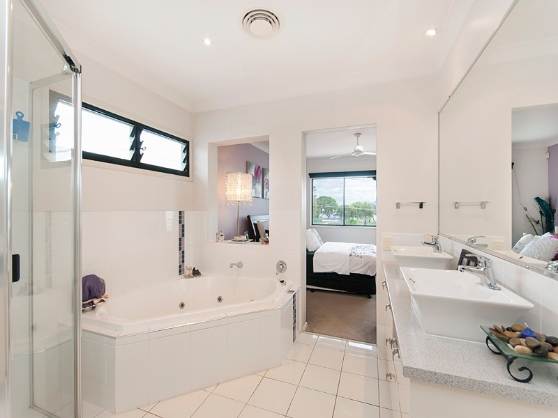 26 Oyster Point Esp, Scarborough QLD 4020