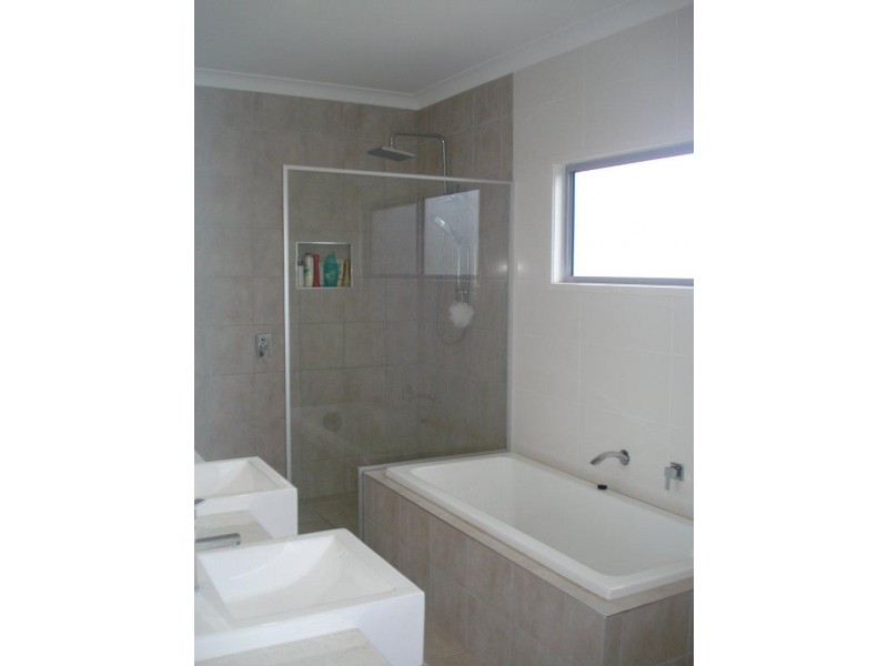 28 Fourteenth Avenue, Brighton QLD 4017