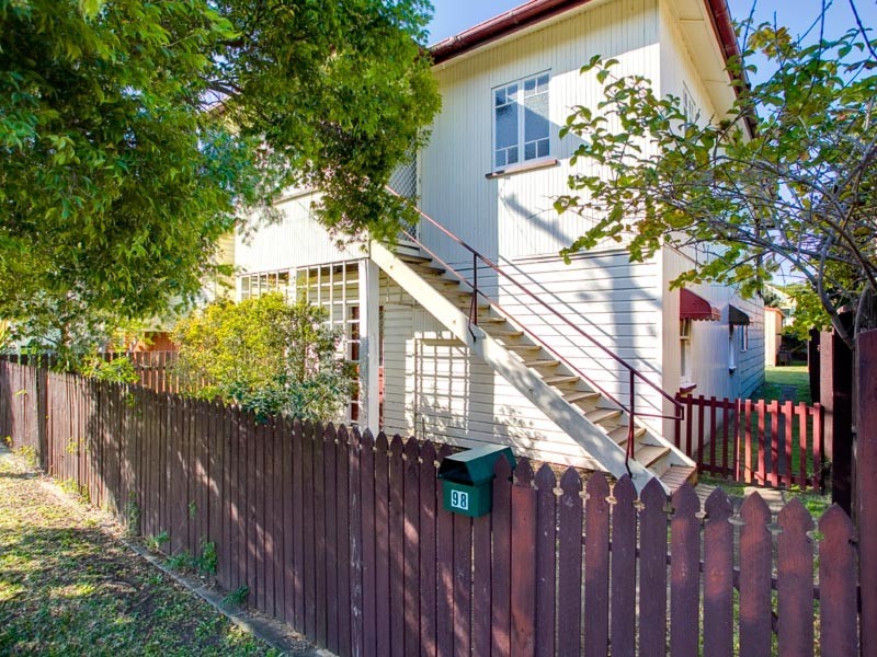 98 Clayton Street, Sandgate QLD 4017