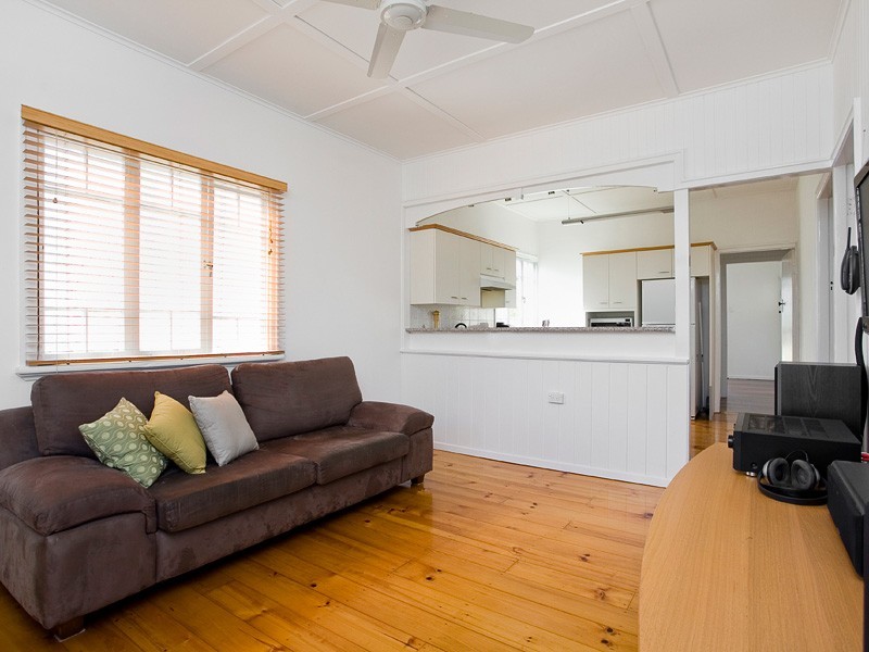 98 Clayton Street, Sandgate QLD 4017