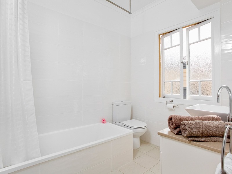 98 Clayton Street, Sandgate QLD 4017