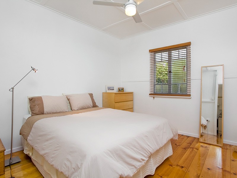 98 Clayton Street, Sandgate QLD 4017