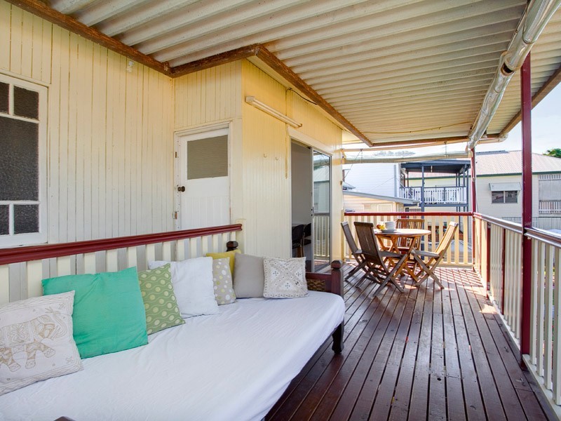 98 Clayton Street, Sandgate QLD 4017