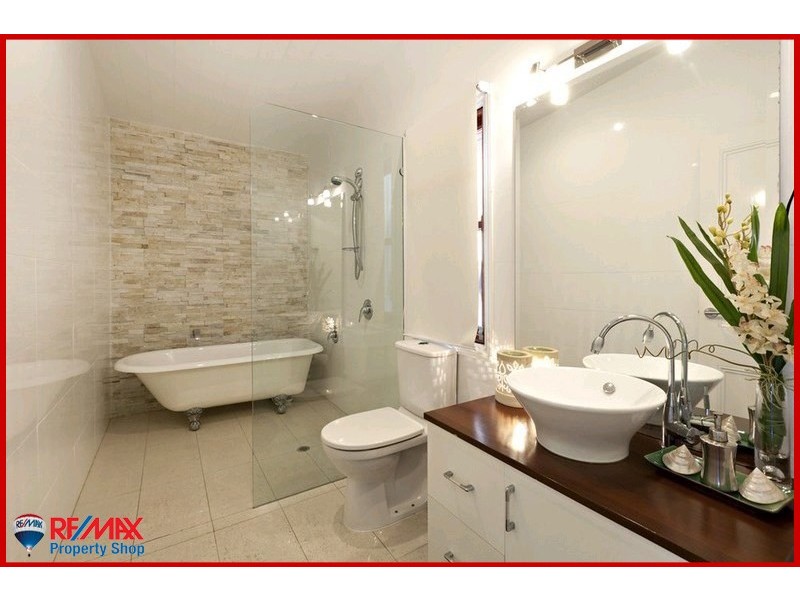 108 Flinders Parade, Sandgate QLD 4017