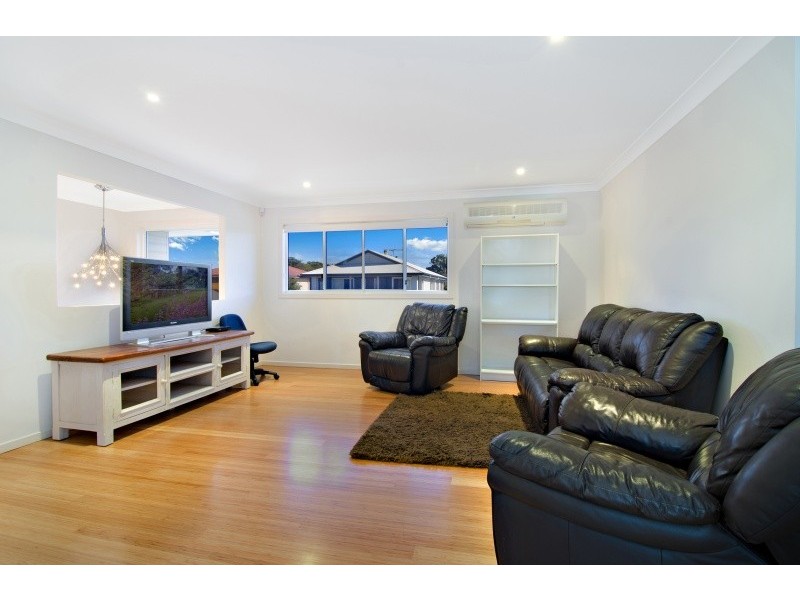 4 Cremorne Place, Brighton QLD 4017