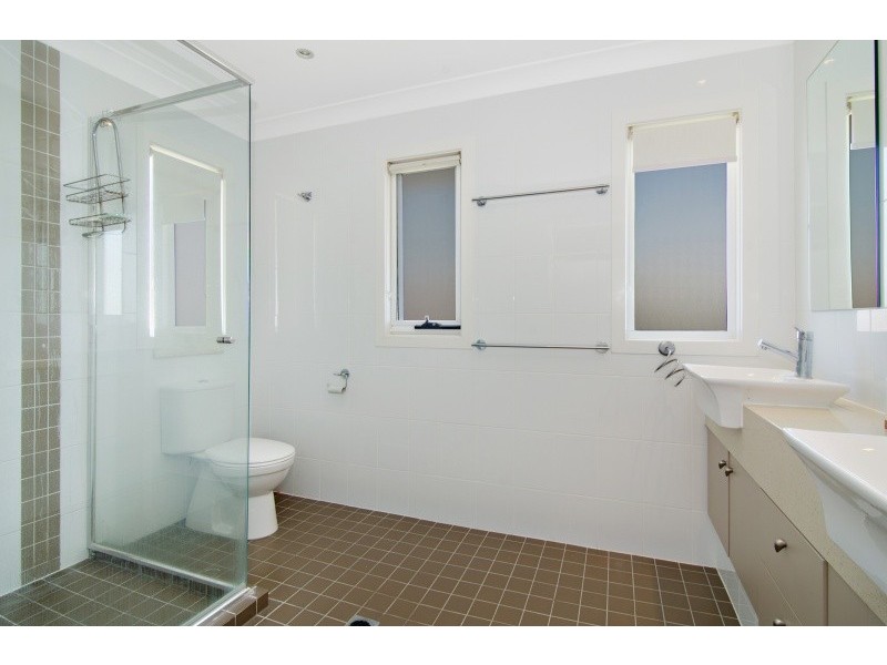 4 Cremorne Place, Brighton QLD 4017