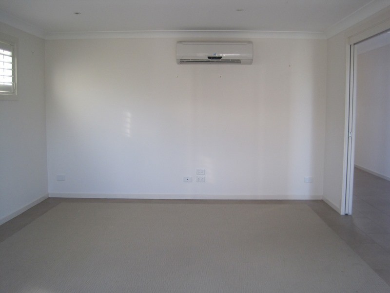 4 Cremorne Place, Brighton QLD 4017