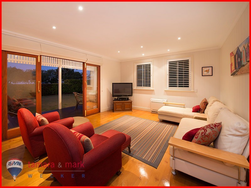 30 Sixth Avenue, Sandgate QLD 4017