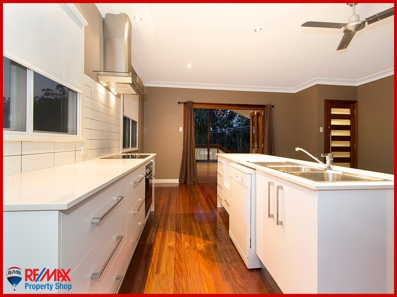 38 Bracken Ridge Rd, Sandgate QLD 4017