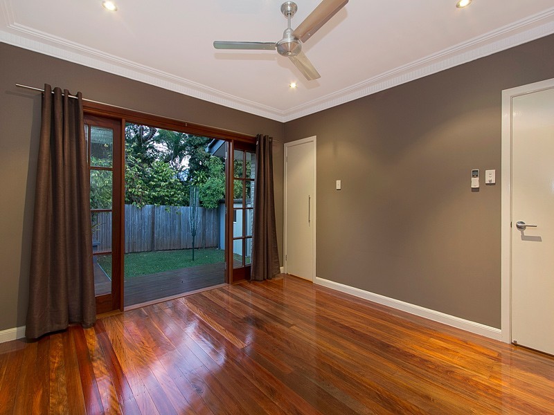 38 Bracken Ridge Rd, Sandgate QLD 4017