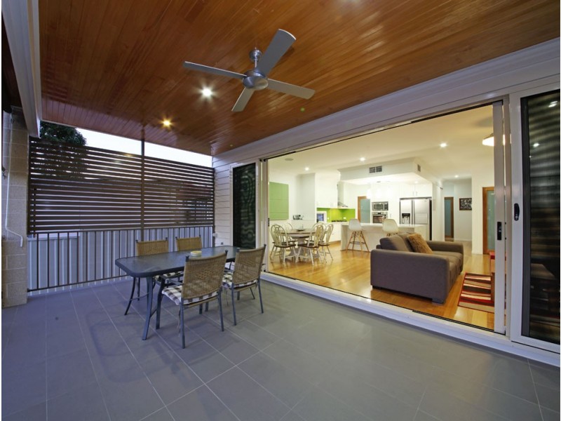 43 Nash Street, Sandgate QLD 4017