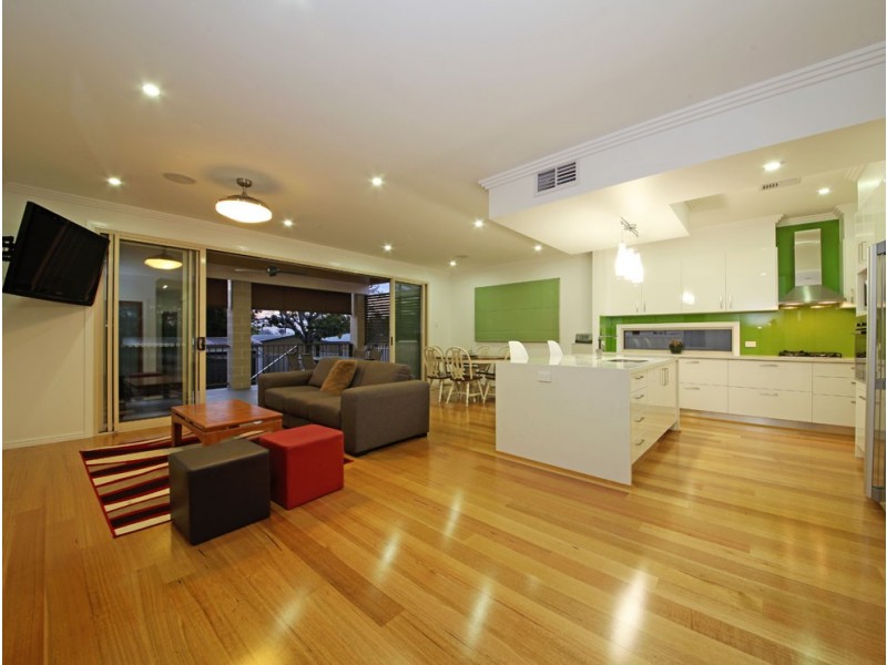 43 Nash Street, Sandgate QLD 4017