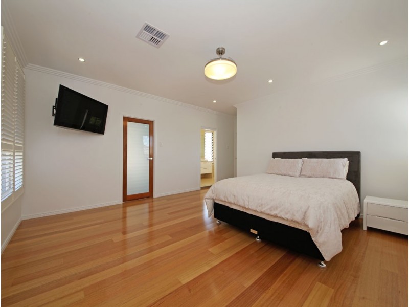 43 Nash Street, Sandgate QLD 4017