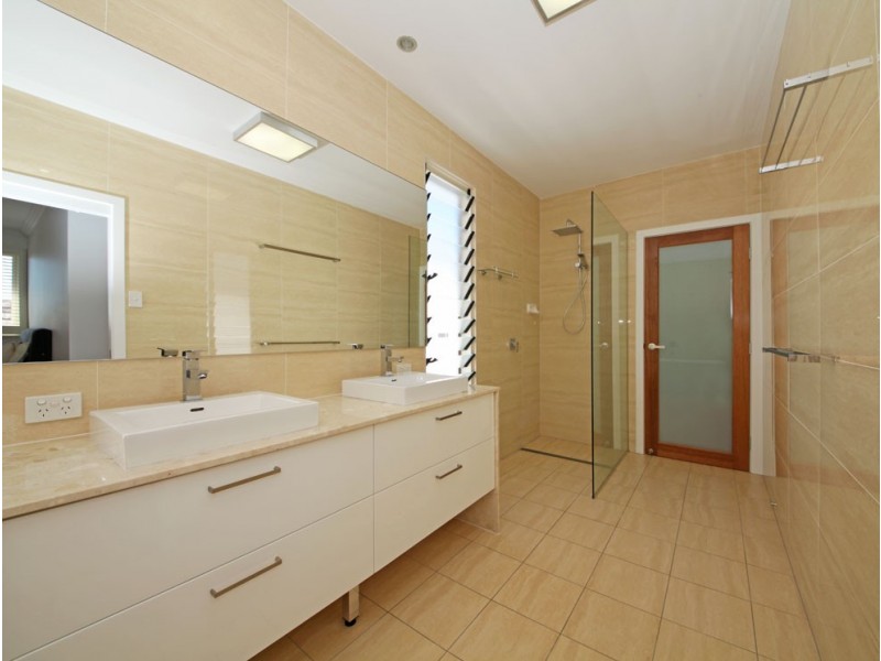 43 Nash Street, Sandgate QLD 4017