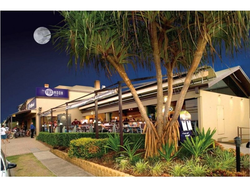 43 Nash Street, Sandgate QLD 4017