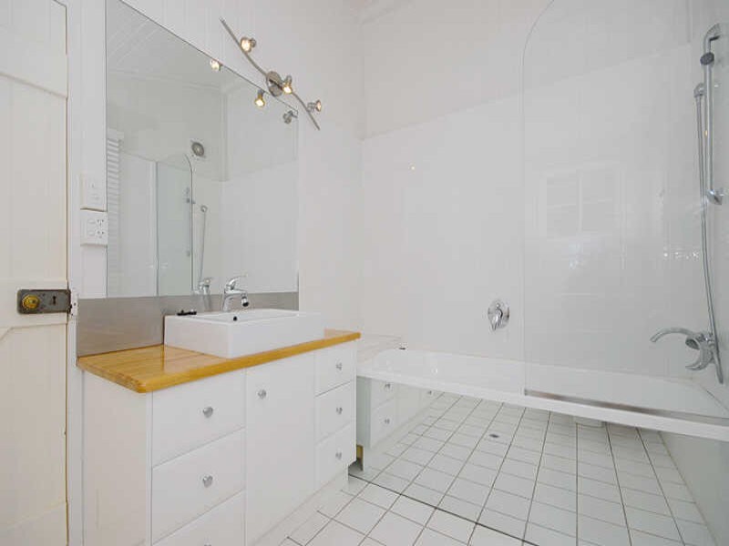 278 Flinders Parade, Sandgate QLD 4017