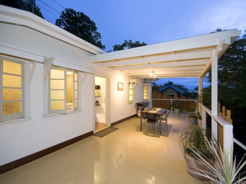 311 Brighton Road, Sandgate QLD 4017