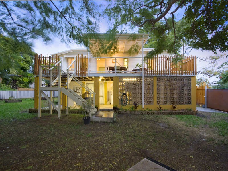 311 Brighton Road, Sandgate QLD 4017