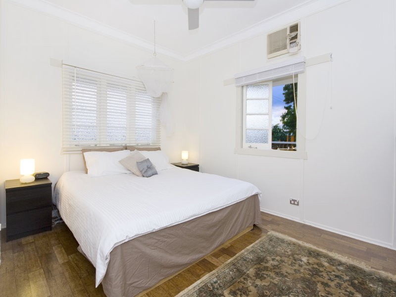 311 Brighton Road, Sandgate QLD 4017