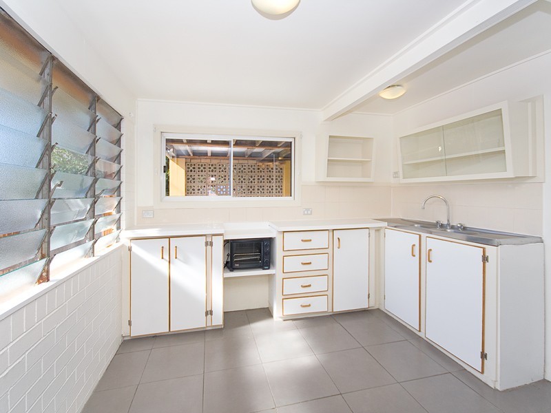 311 Brighton Road, Sandgate QLD 4017
