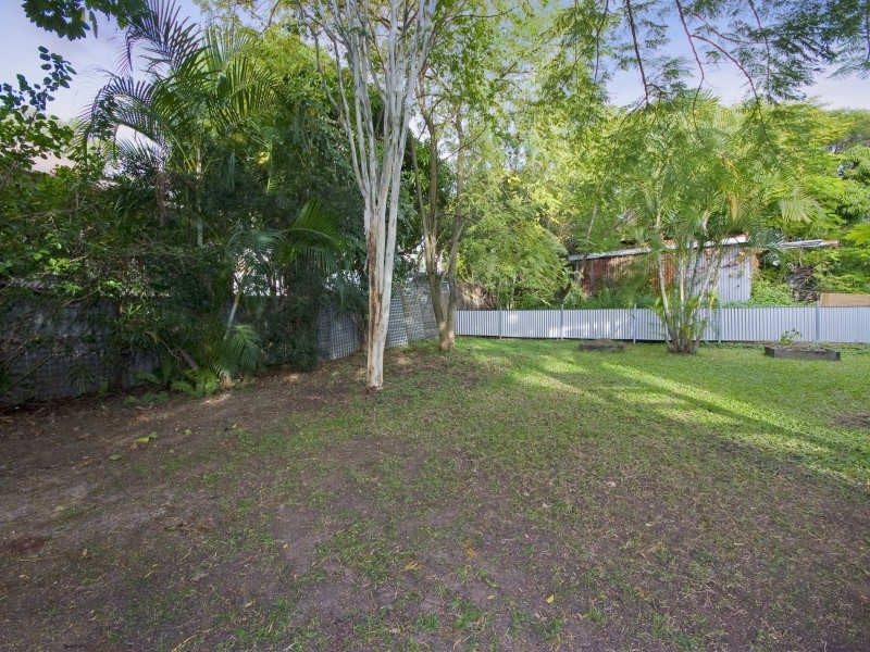 311 Brighton Road, Sandgate QLD 4017