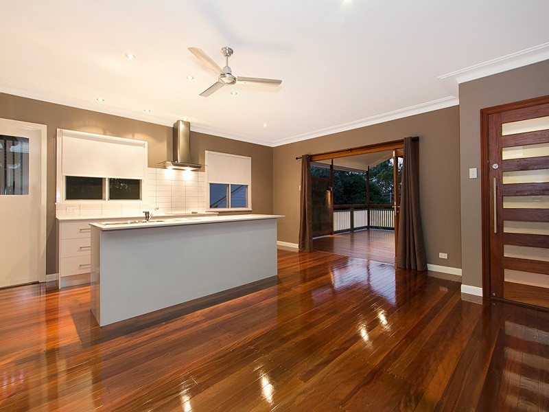 38 Bracken Ridge Rd, Sandgate QLD 4017