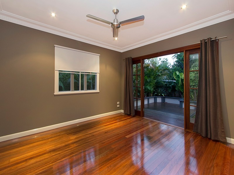 38 Bracken Ridge Rd, Sandgate QLD 4017