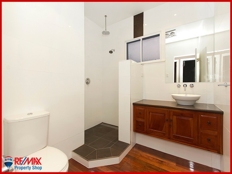 38 Bracken Ridge Rd, Sandgate QLD 4017