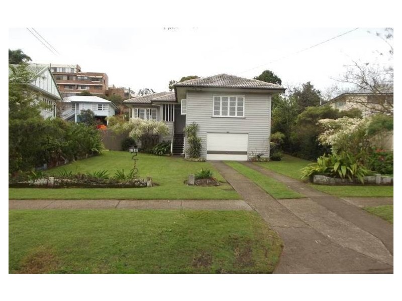 212 Rainbow Street, Sandgate QLD 4017