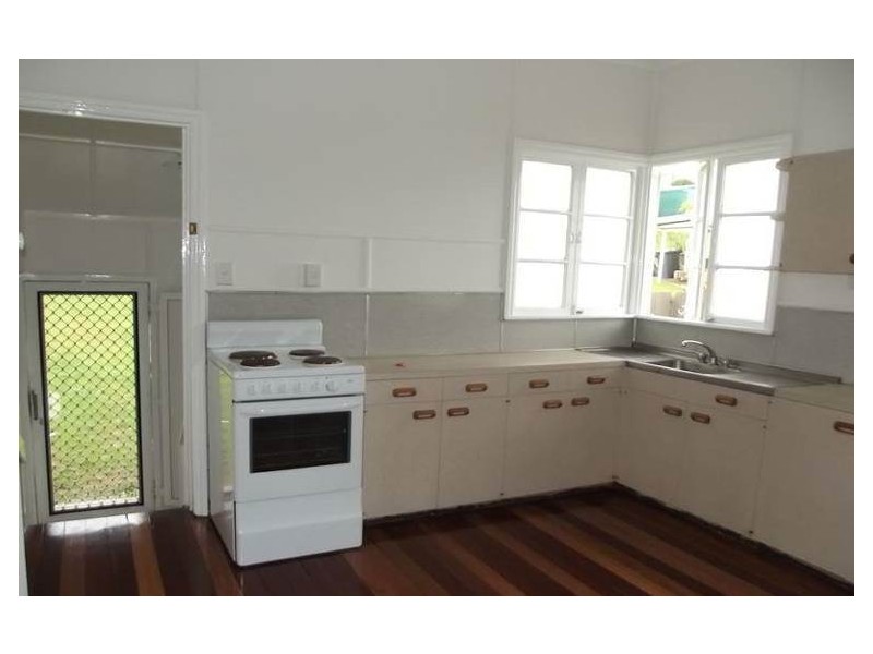 212 Rainbow Street, Sandgate QLD 4017