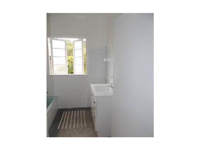 212 Rainbow Street, Sandgate QLD 4017