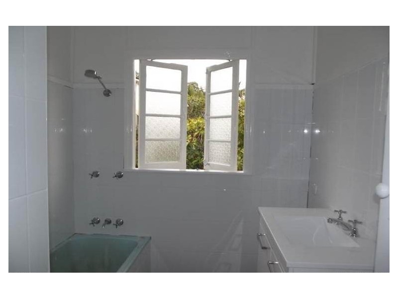 212 Rainbow Street, Sandgate QLD 4017