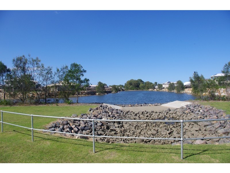 27 Adam Street, Beachmere QLD 4510