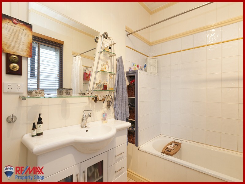 37 Connaught Street, Sandgate QLD 4017