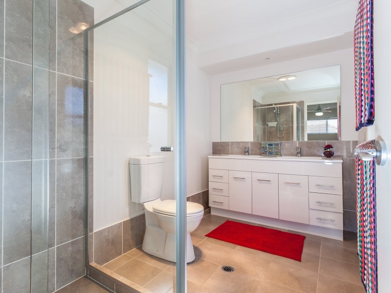 21 Agnes Street, Shorncliffe QLD 4017