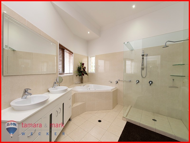 77 Norris Road, Bracken Ridge QLD 4017